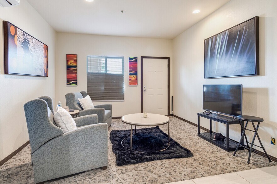 More Photos Of 545 E Hobson, Blythe Apartments For Sale