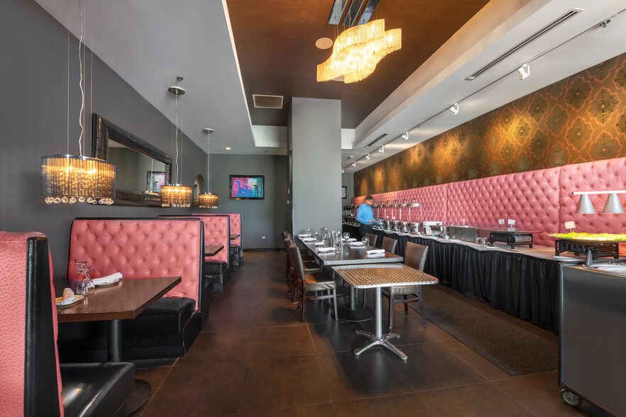 More Photos Of 675 W Golf Rd, Hoffman Estates Storefront For Lease