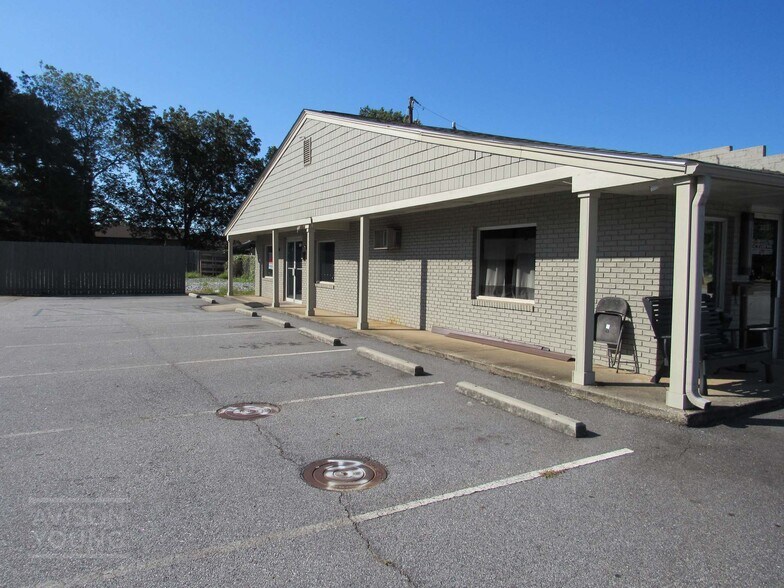 More Photos Of 100 Miller Rd, Mauldin Freestanding For Sale