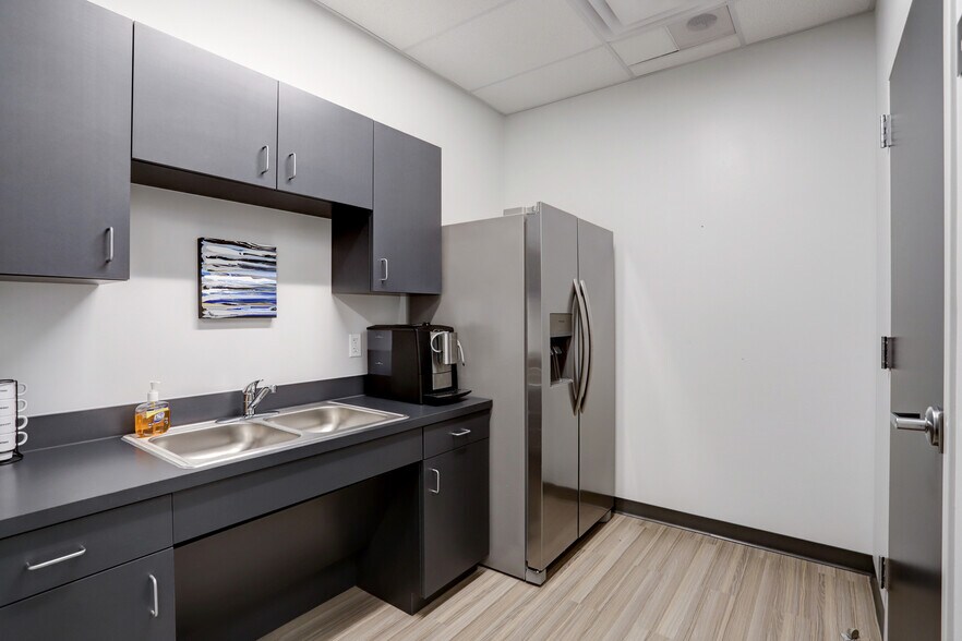 More Photos Of 13750 FM 529 Rd, Houston Warehouse For Sale