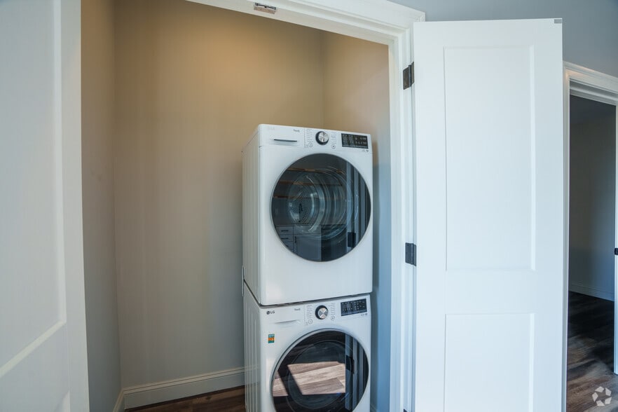 More Photos Of 25 Lowell St, Manchester Apartments For Lease