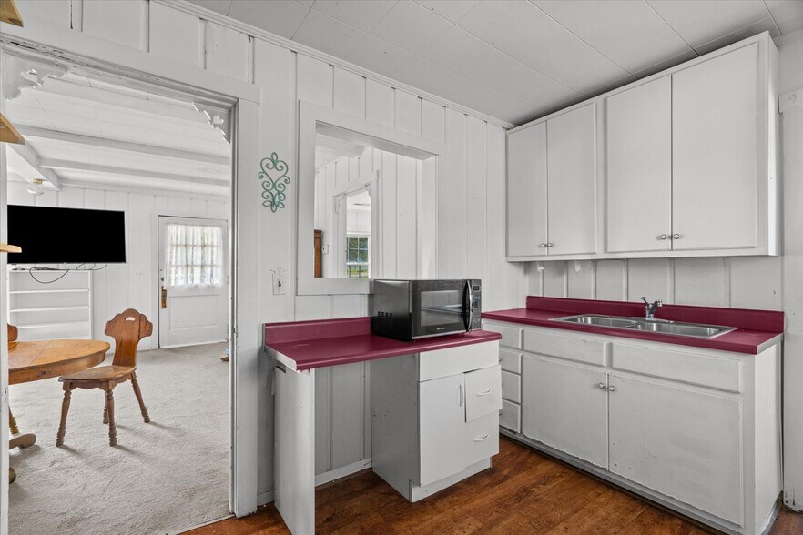 More Photos Of 806 N 3rd Ave, Chatsworth Office Residential For Sale