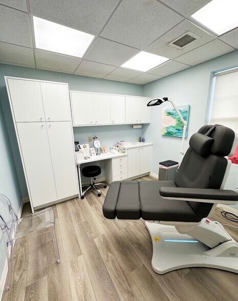 More Photos Of 31 River Rd, Greenwich Medical For Lease