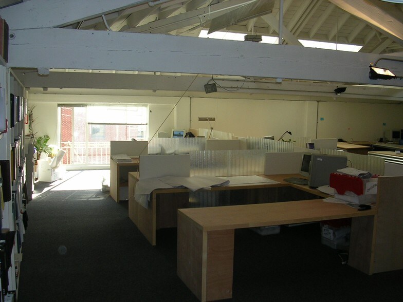 More Photos Of 950 Battery St, San Francisco Office For Lease