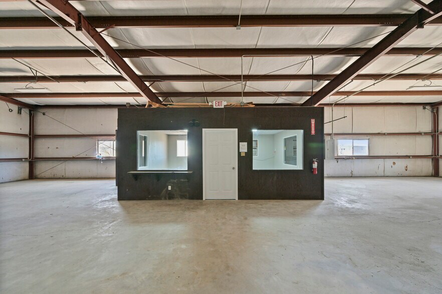 More Photos Of 314 E Walker St, League City Warehouse For Lease
