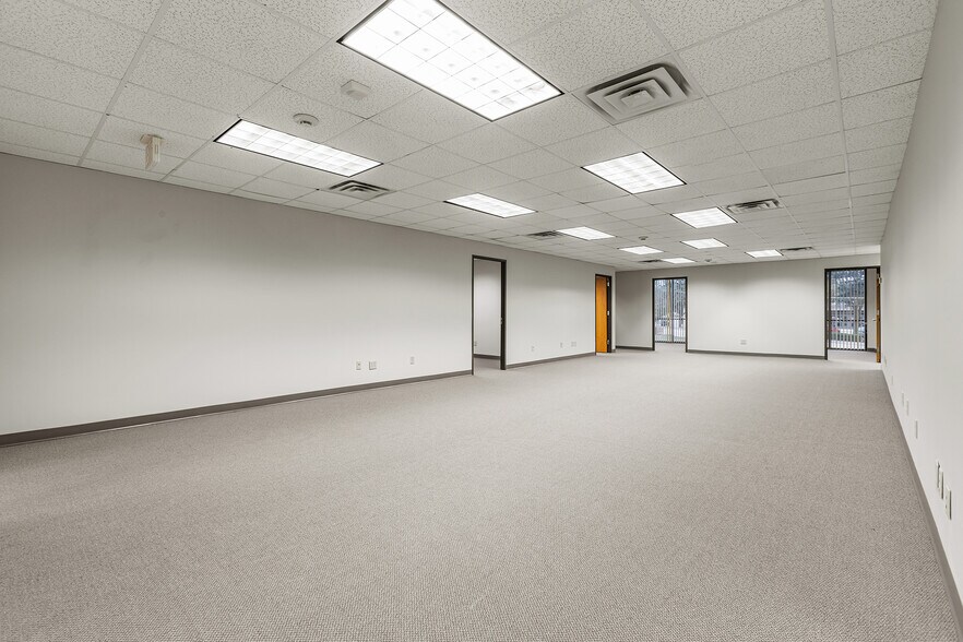 More Photos Of 8330-8350 Meadow Rd, Dallas Office For Sale