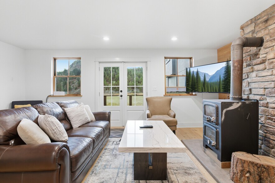 More Photos Of 1636 Lakemoor Dr, Florissant Specialty For Sale