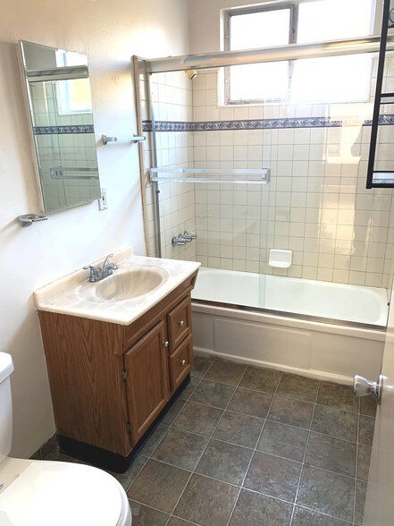 More Photos Of 1421 S Shenandoah St, Los Angeles Apartments For Sale