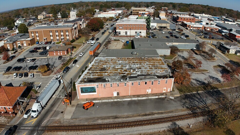 More Photos Of 13 N Broad St, Winder Office For Sale