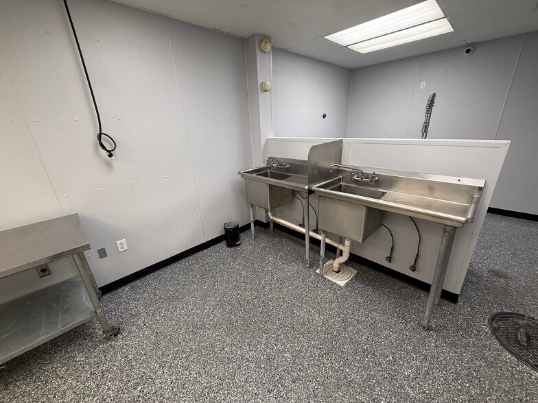 More Photos Of 1129 Corporation Pky, Raleigh Flex For Sale