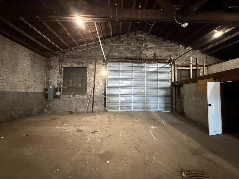 More Photos Of 64 E Washington Ave, Pleasantville Warehouse For Lease
