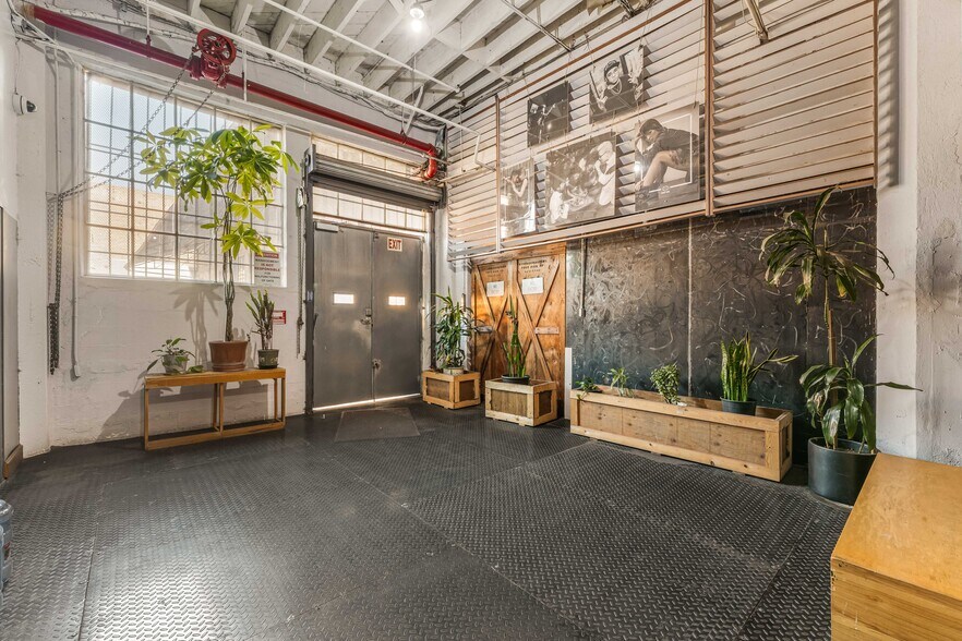 More Photos Of 932 Wilson St, Los Angeles Loft Creative Space For Lease