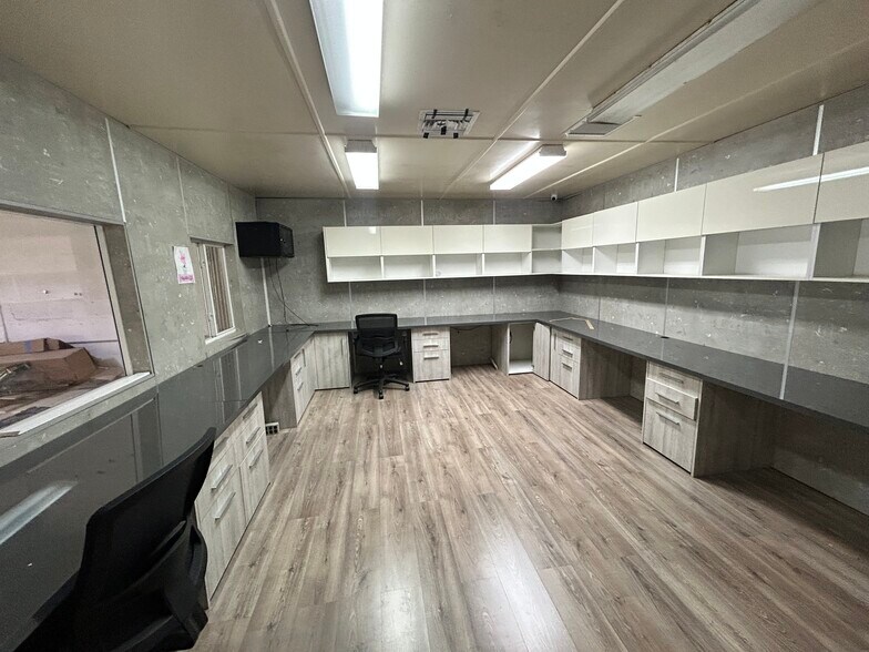 More Photos Of 2720 W 3rd ct, Hialeah Manufacturing For Lease