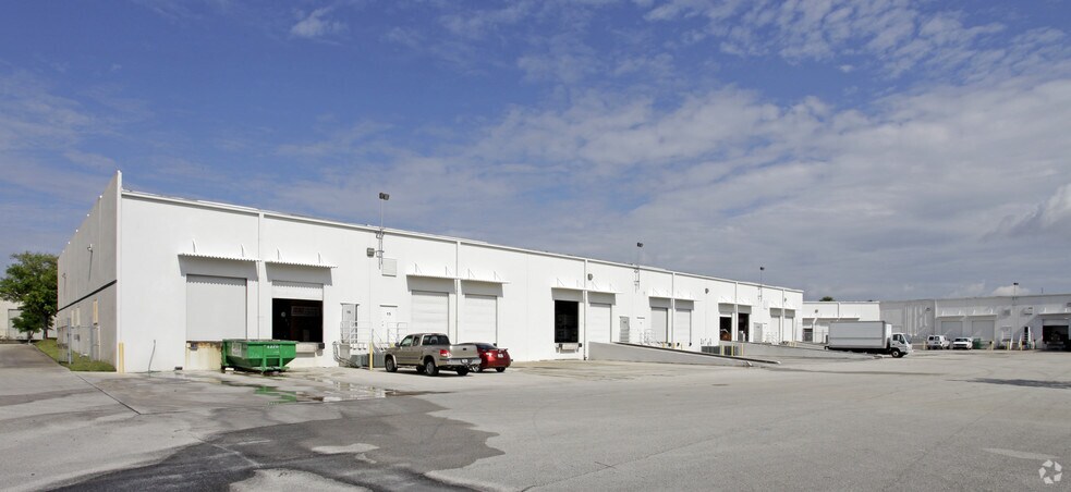 More Photos Of 2000 Avenue P, Riviera Beach Flex For Lease