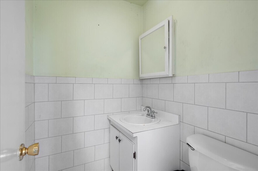 More Photos Of 217 Madison Ave, Port Chester Light Distribution For Sale