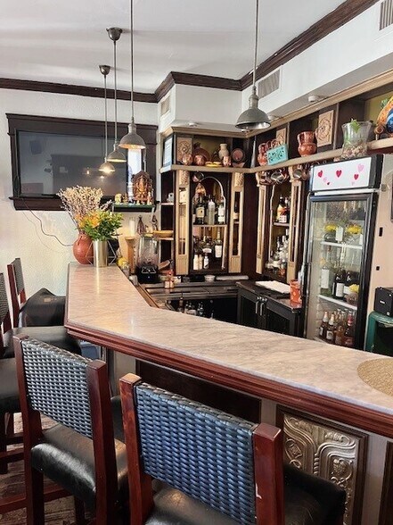 More Photos Of 12706 Larchmere Blvd, Cleveland Restaurant For Lease
