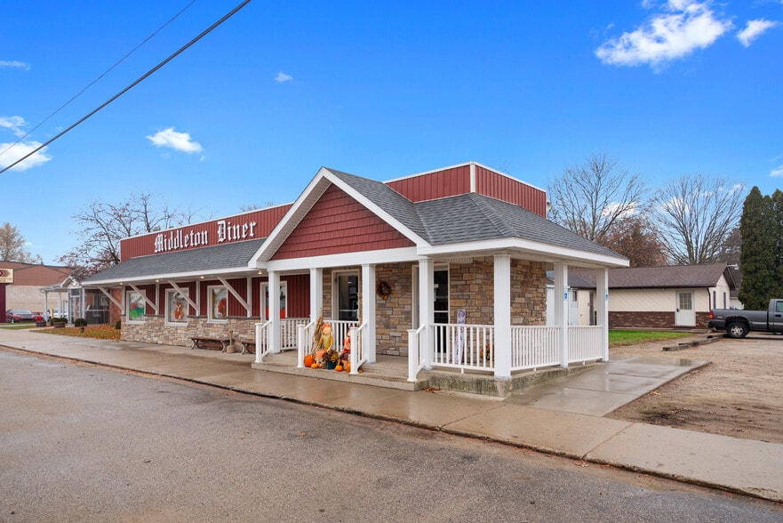 More Photos Of 125 N Newton St, Middleton Restaurant For Sale