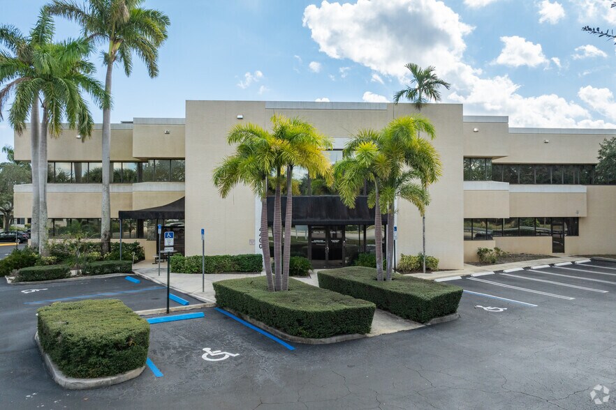More Photos Of 4400 N Congress Ave, West Palm Beach Medical For Sale