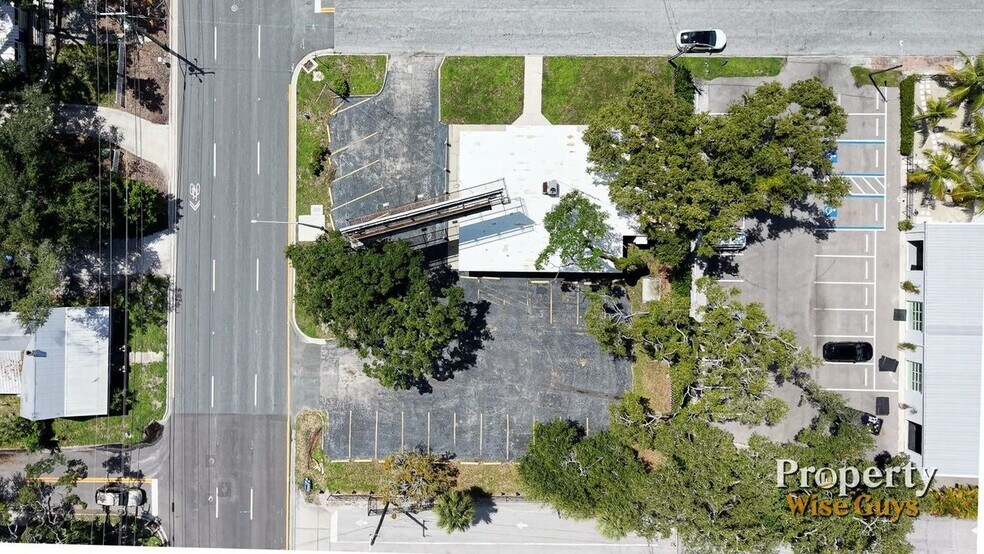 More Photos Of 617 10th St E, Bradenton Freestanding For Sale