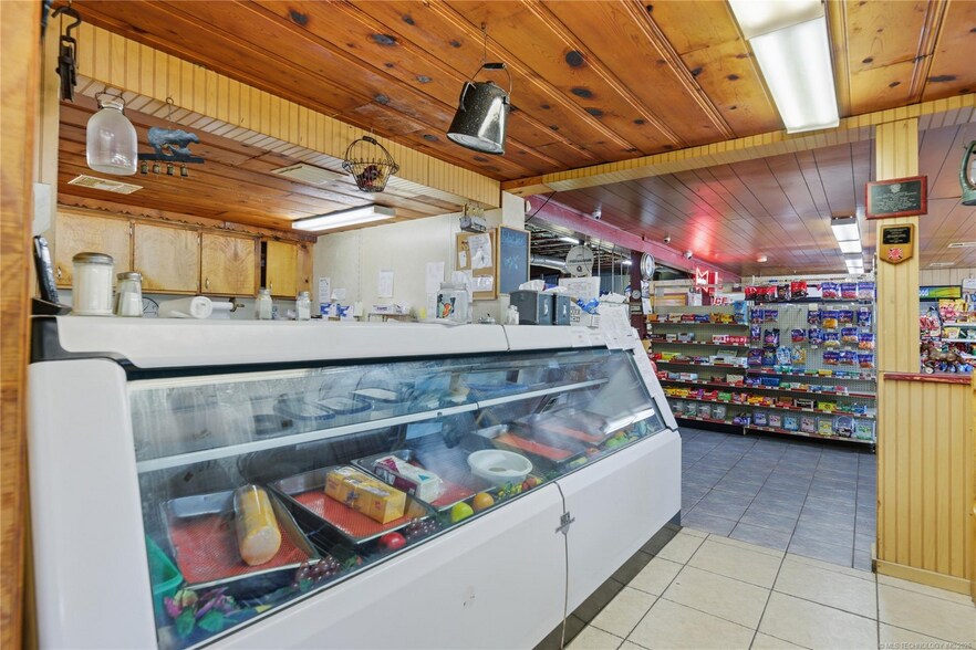 More Photos Of 15994 N Clear Creek Rd, Hulbert General Retail For Sale