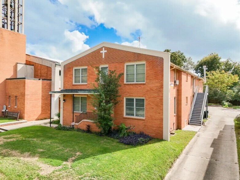 More Photos Of 3736 Gentilly Blvd, New Orleans Religious Facility For Sale