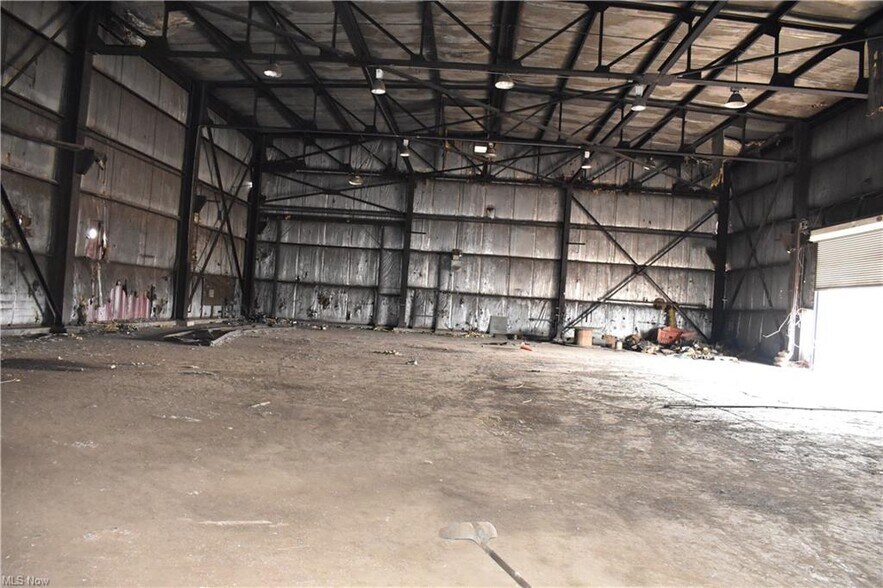 More Photos Of 1015 30th St, Ashtabula Distribution For Sale