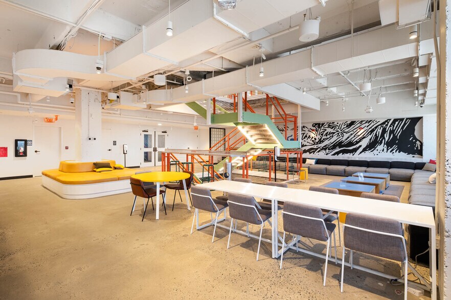 More Photos Of 128 S Tryon St, Charlotte Office For Lease