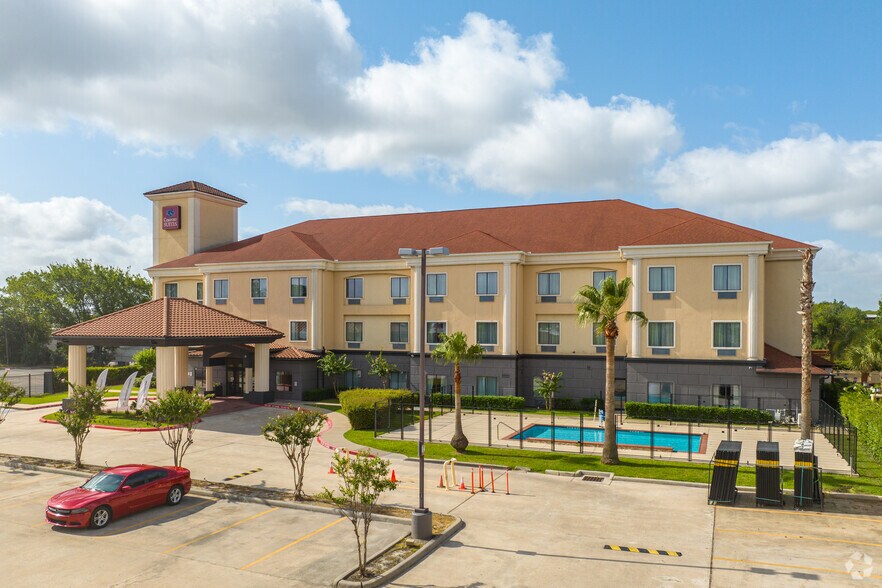 More Photos Of 9120 Airport Blvd, Houston Hotel For Sale