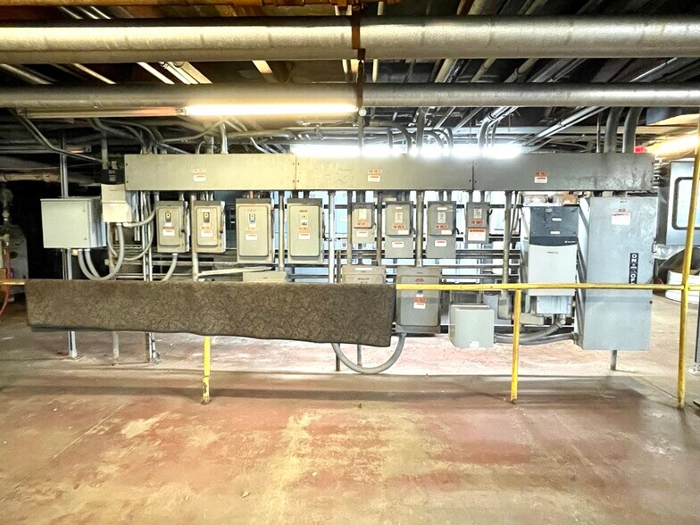 More Photos Of 2004 N University St, Peoria Industrial For Sale