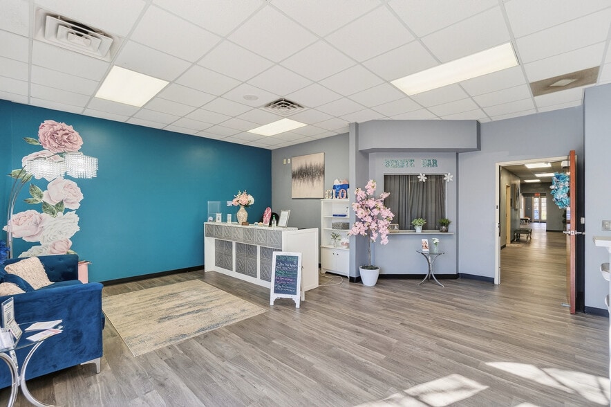 More Photos Of 3210 Prosperity Church Rd, Charlotte Office For Sale