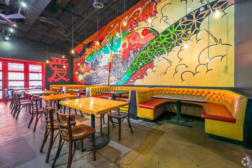 More Photos Of 3011 Gulden Ln, Dallas Restaurant For Lease