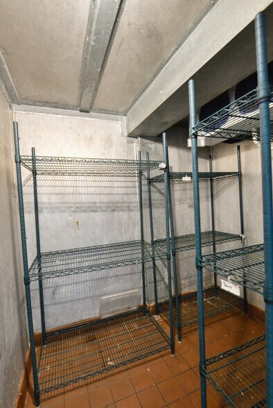 More Photos Of 12 W Peachtree Pl, Atlanta Storefront For Sale