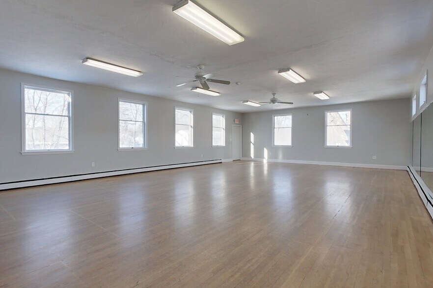 More Photos Of 7 Elm St, Townsend Office For Lease