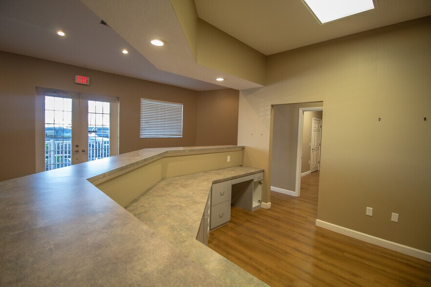 More Photos Of 970 Kings Hwy, Port Charlotte Office For Lease