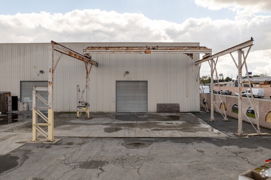 More Photos Of 2772-2820 Norton Ave, Lynwood Manufacturing For Lease
