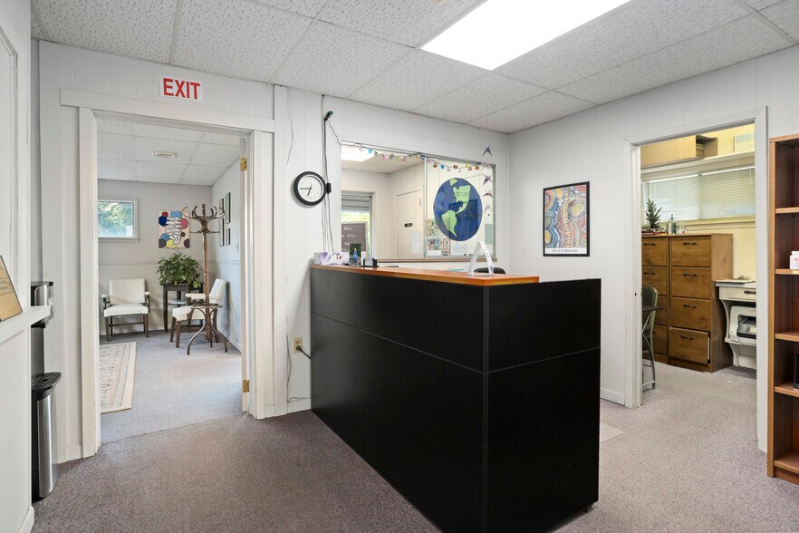 More Photos Of 130 N Main St, Petal Medical For Sale