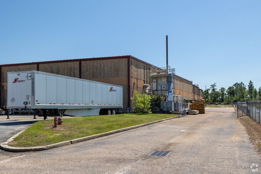 More Photos Of 4505 Commerce Blvd S, Mobile Distribution For Sale