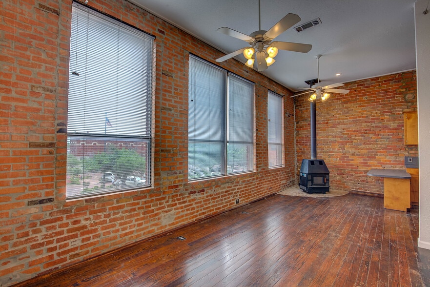 More Photos Of 1213 Washington St, Commerce Storefront Retail Office For Sale