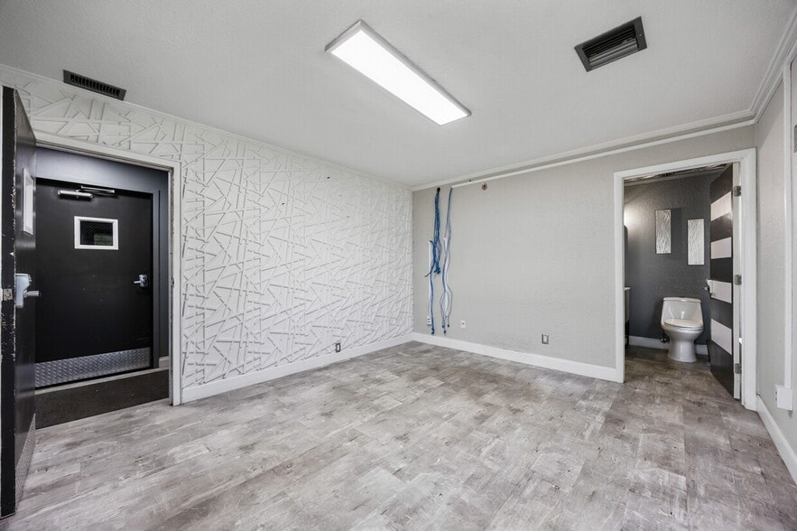 More Photos Of 1901 Danr Dr NE, Palm Bay Warehouse For Sale