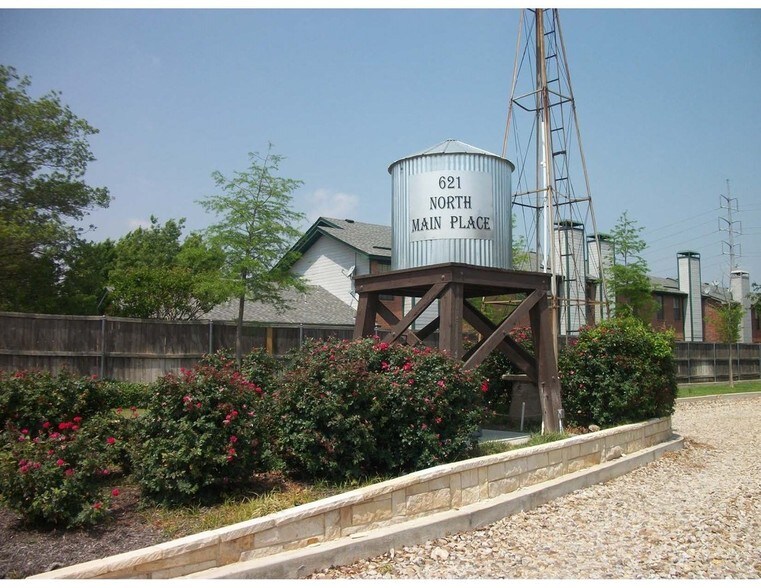 More Photos Of 621 N Main St, Grapevine Office For Sale