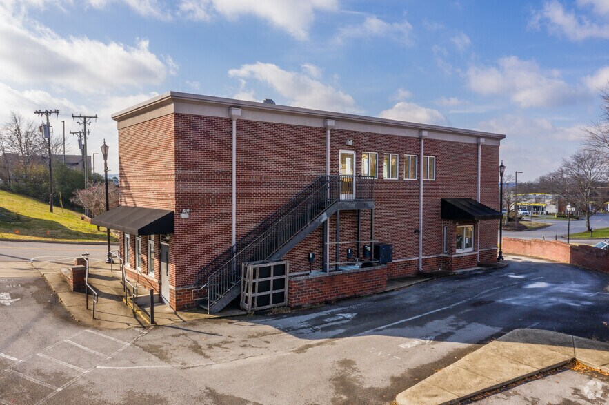 More Photos Of 5024 Harpeth Dr, Brentwood Storefront For Lease