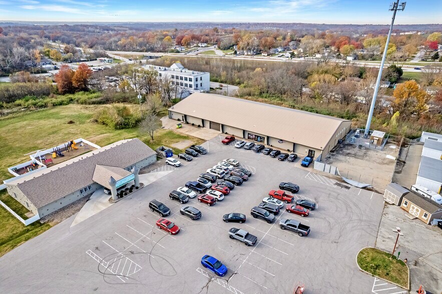 Primary Photo Of 6970 N Broadway St, Kansas City Showroom For Sale