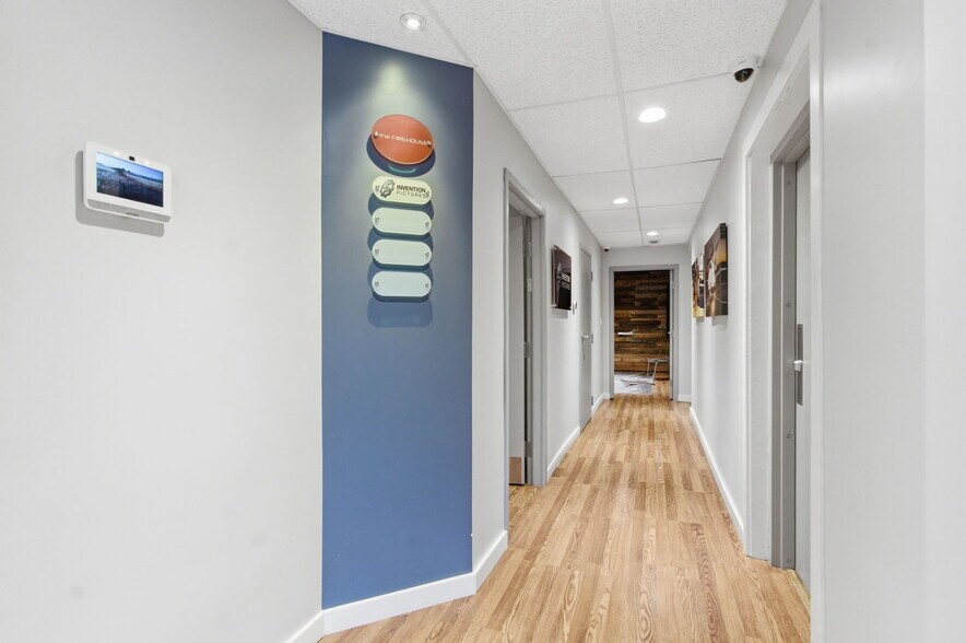 More Photos Of 7731 Traders Ln, Indianapolis Office For Sale