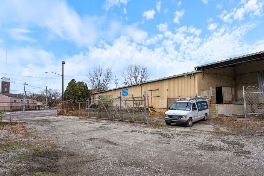 More Photos Of 335 Baxter Ave, Louisville Warehouse For Lease