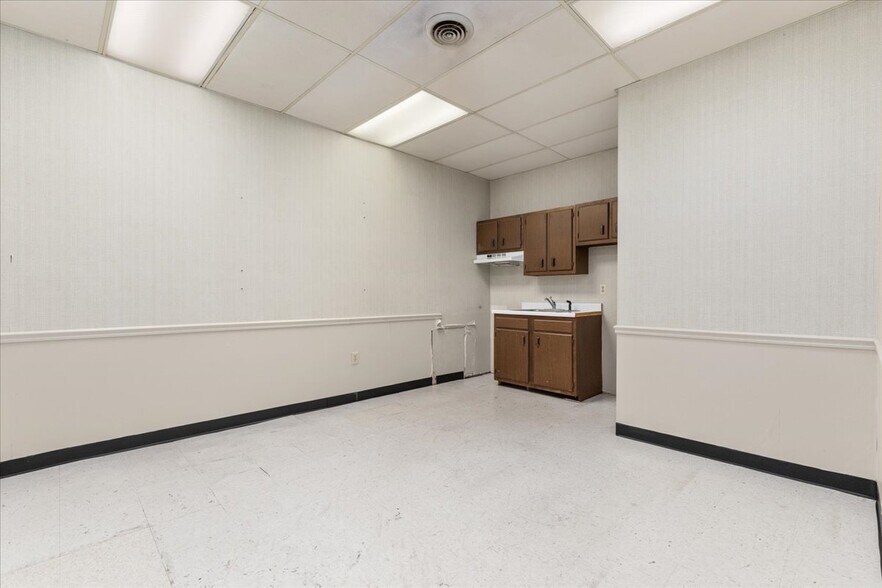 More Photos Of 11 Water St, Front Royal Loft Creative Space For Lease