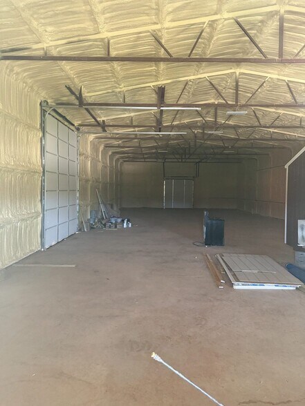 More Photos Of 11515 Maui Ln, Edmond Warehouse For Lease