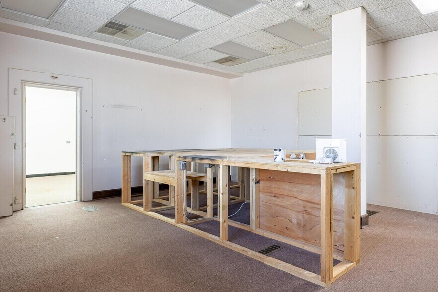 More Photos Of 240 Edwards St, Cleveland Office For Sale