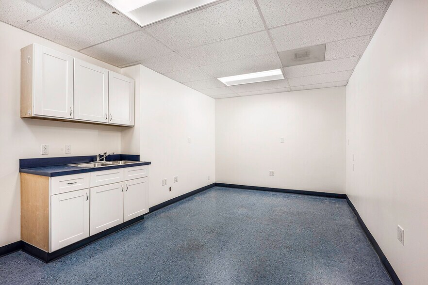 More Photos Of 2700 N Bellflower Blvd, Long Beach Medical For Lease