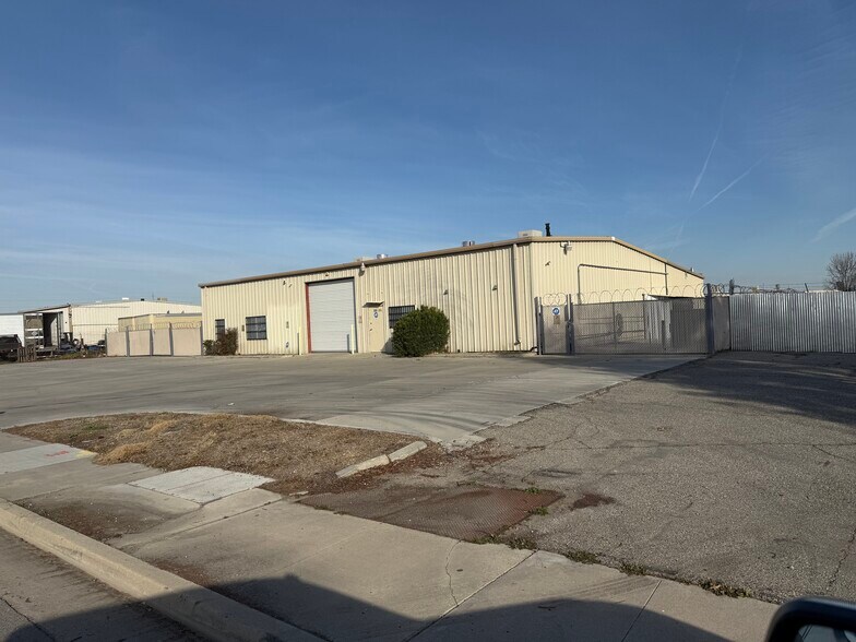 More Photos Of 300 Watts Dr, Bakersfield Industrial For Sale