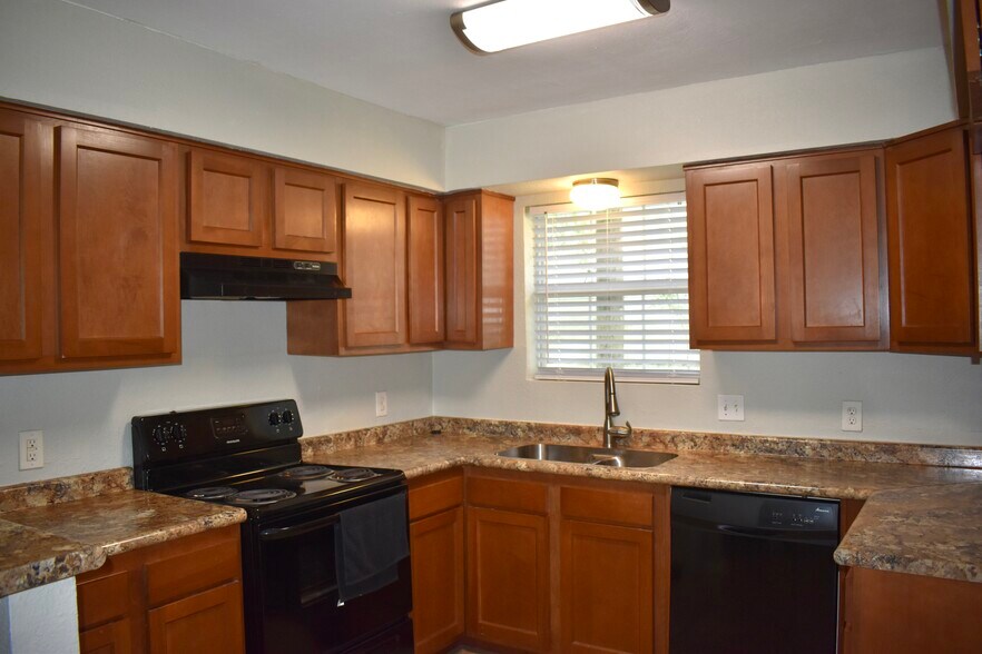More Photos Of 1500-1502 Oleander Dr, La Marque Apartments For Sale